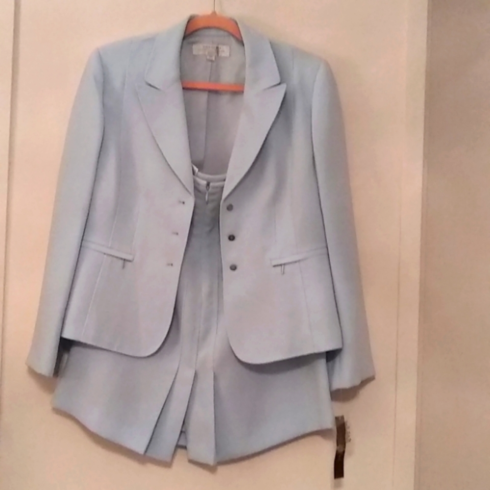 NWT TAHARI Skirt Suit 14P